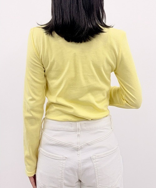 CLOTHY(クロシィ)の「【インナーにも使いやすいスッキリVネック!】スムースVネック長袖Tシャツ(Tシャツ/カットソー・レディース・オフホワイト/ブラック/イエロー/グレー/ブラウン/ネイビー/レッド/オリーブ/グレイッシュベージュ/ダークグリーン/チャコールグレー/ピンク/パープル・SMALL/MEDIUM/LARGE/X-LARGE/XX-LARGE)」の15枚目の写真