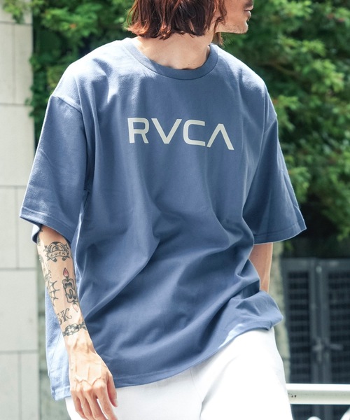 RVCA（ルーカ）の「RVCA メンズ BLINDER BOX SS Tシャツ 【2025年夏モデル】/ルーカ半袖バックプリントロゴTシャツ（Tシャツ/カットソー・メンズ・ブラック/ホワイト/ピンク/ブルー系その他/スミクロ・LARGE/MEDIUM/SMALL/X-LARGE）」の4枚目の写真