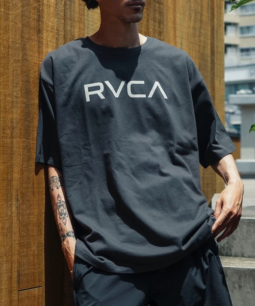 RVCA（ルーカ）の「RVCA メンズ BLINDER BOX SS Tシャツ 【2025年夏モデル】/ルーカ半袖バックプリントロゴTシャツ（Tシャツ/カットソー・メンズ・ブラック/ホワイト/ピンク/ブルー系その他/スミクロ・LARGE/MEDIUM/SMALL/X-LARGE）」の3枚目の写真
