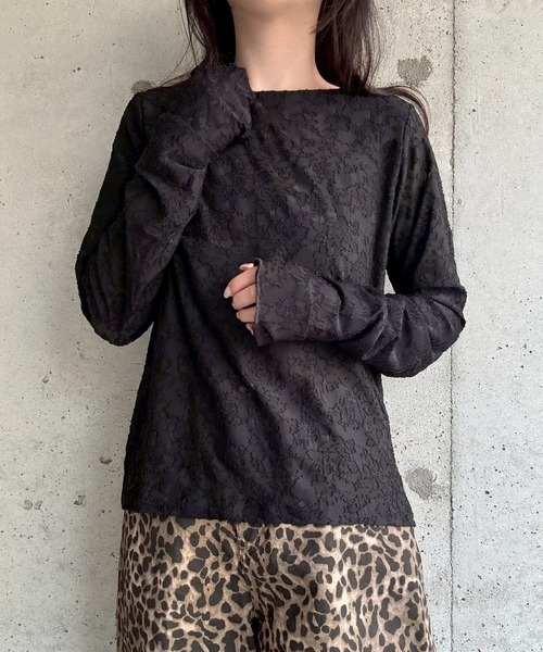 merrylatte(メリーラテ)の「サムホールシアージャガード花柄トップス(その他トップス・レディース・アイボリー/ブラック・FREE)」の3枚目の写真