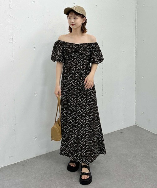 archives(アルシーヴ)の「小花柄2wayオフショルワンピース(ワンピース・レディース・ブルー/アイボリー/ブラック・MEDIUM)」の16枚目の写真
