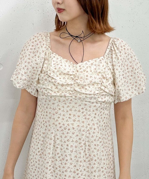 archives（アルシーヴ）の「小花柄2wayオフショルワンピース
