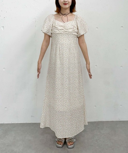 archives(アルシーヴ)の「小花柄2wayオフショルワンピース(ワンピース・レディース・ブルー/アイボリー/ブラック・MEDIUM)」の11枚目の写真