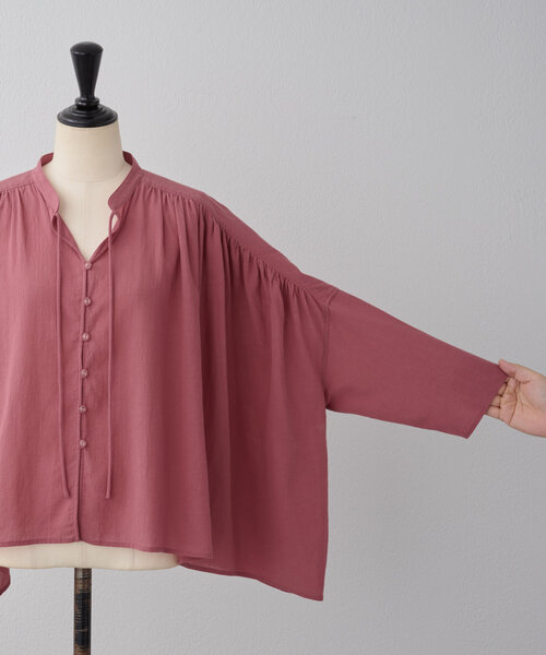 BEARDSLEY（ビアズリー）の「コットンシフォンギャザーシャツ（シャツ