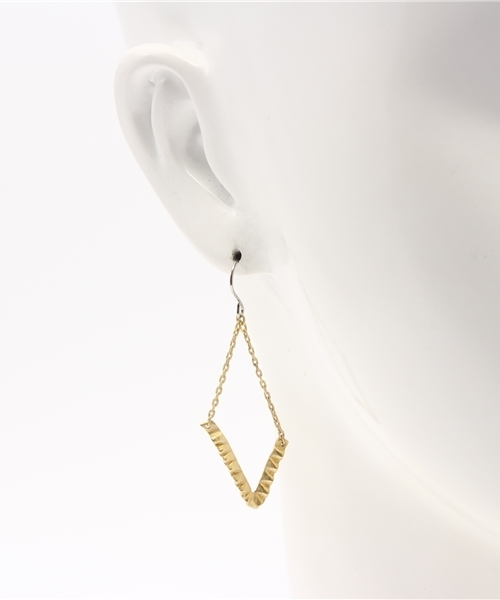 SCALA（スカラ）の「【SCALA/スカラ】フリルVピアス/made in JAPAN（日本製）（ピアス（両耳用）・レディース・ゴールド/アンティークゴールド・FREE）」の4枚目の写真