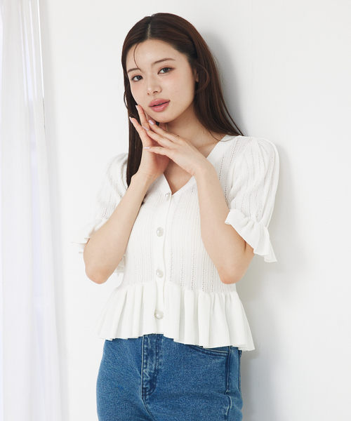 SELFIST（セルフィスト）の「ビジューボタン付きペプラムニットカーデ　サマーニット　夏服（ニット/セーター・レディース・ブラック/オフホワイト/イエロー・フリー）」の8枚目の写真