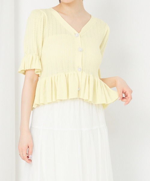 SELFIST（セルフィスト）の「ビジューボタン付きペプラムニットカーデ　サマーニット　夏服（ニット/セーター・レディース・ブラック/オフホワイト/イエロー・フリー）」の3枚目の写真