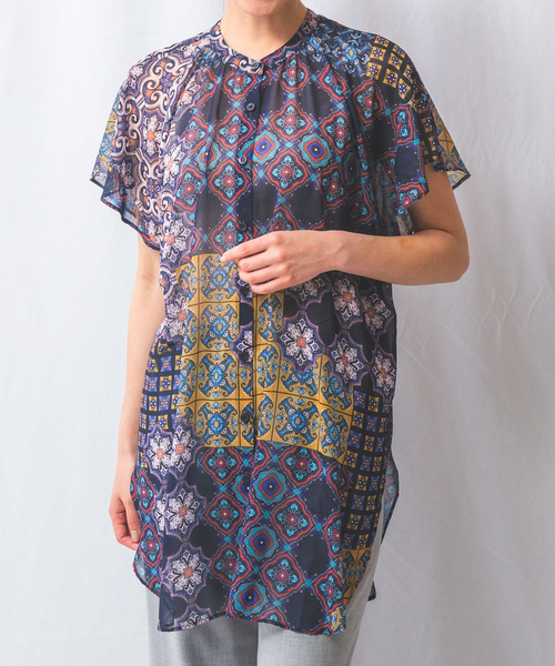 NARACAMICIE（ナラカミーチェ）の「【NARACAMICIE】タイル柄シフォンテントライン半袖ブラウス（シャツ/ブラウス・レディース・ネイビー・XL/M）」の2枚目の写真