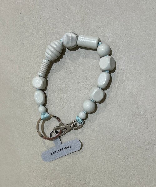 LIVETART（リヴェタート）の「《ina.seifart》ミックスウッドビーズキーホルダー（キーホルダー・レディース・ネイビー/ベージュ/ライトグレー・FREE）」の2枚目の写真