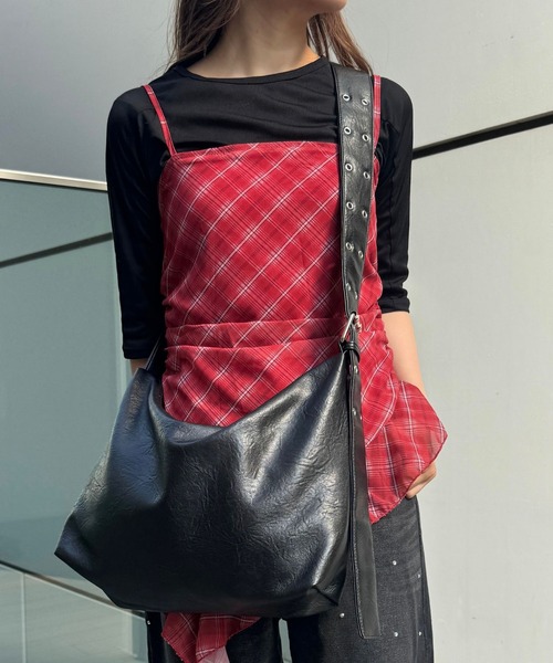 FOREVER 21(フォーエバー トゥエンティーワン)の「【2025SS】ハトメショルダーバッグ(ショルダーバッグ・レディース・ブラック/ブラウン・FREE)」の6枚目の写真