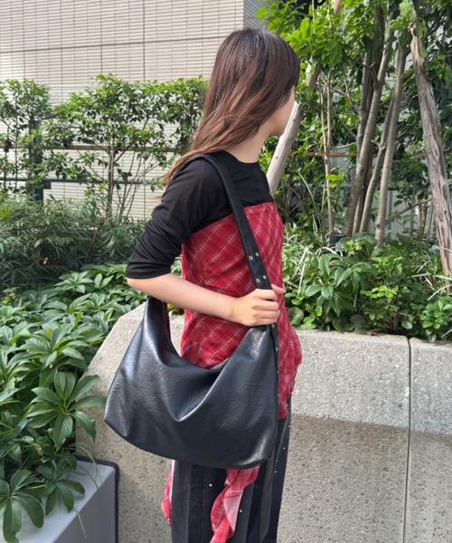 FOREVER 21(フォーエバー トゥエンティーワン)の「【2025SS】ハトメショルダーバッグ(ショルダーバッグ・レディース・ブラック/ブラウン・FREE)」の8枚目の写真