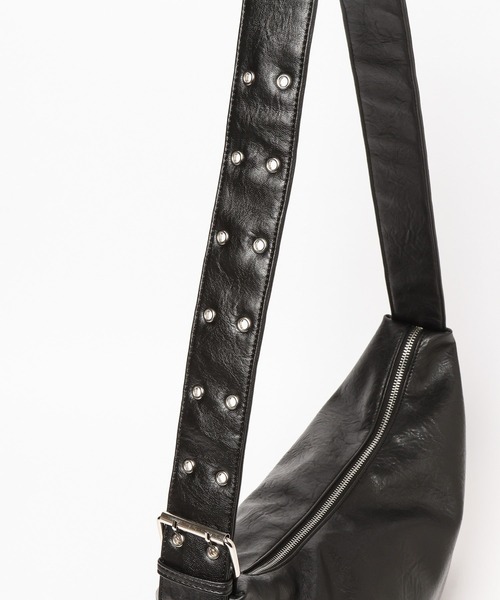FOREVER 21(フォーエバー トゥエンティーワン)の「【2025SS】ハトメショルダーバッグ(ショルダーバッグ・レディース・ブラック/ブラウン・FREE)」の18枚目の写真
