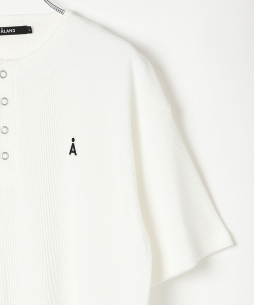 ALAND（エーランド）の「【UNISEX】ALAND／Aヘンリーネック半袖T（Tシャツ/カットソー・レディース・ブラック/オフホワイト・LARGE/SMALL）」の5枚目の写真