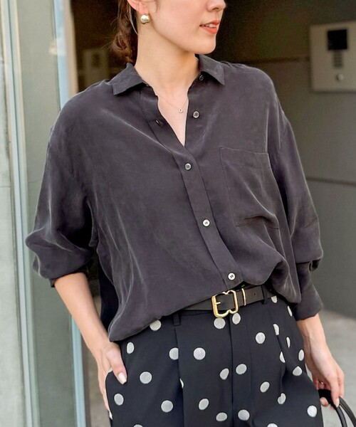 NOLLEY’S（ノーリーズ）の「《セットアップ対応》ウォッシャブルシルキーキュプラドレープシャツ（シャツ/ブラウス・レディース・ベージュ/ブラウン/チャコールグレー・38）」の2枚目の写真