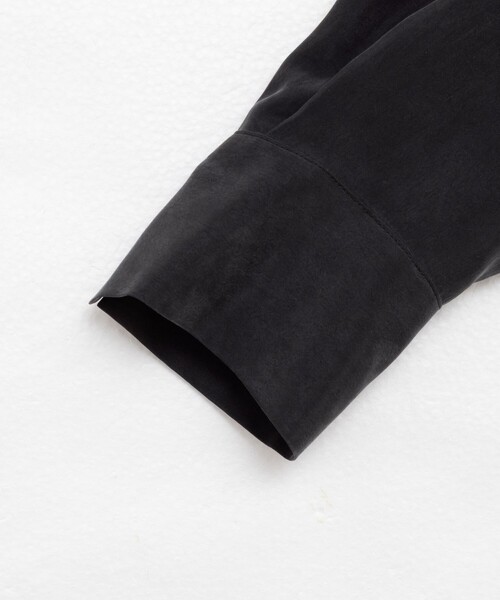 NOLLEY’S（ノーリーズ）の「《セットアップ対応》ウォッシャブルシルキーキュプラドレープシャツ（シャツ/ブラウス・レディース・ベージュ/ブラウン/チャコールグレー・38）」の6枚目の写真