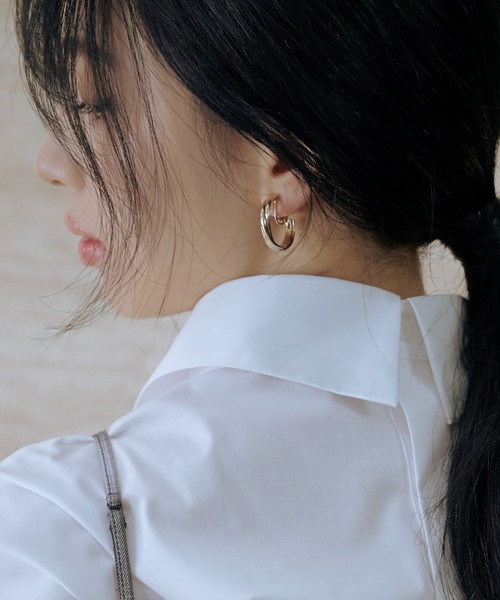 FRAY I.D（フレイアイディー）の「トリプルフープイヤリング（イヤリング・レディース・ゴールド/シルバー・F）」の2枚目の写真