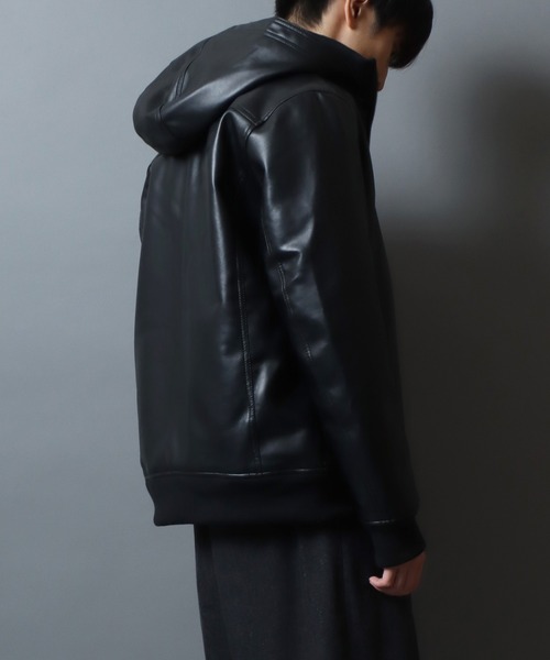 ANPAS(アンパス)の「Faux Leather Hooded Jacket with Boa Lining/フェイクレザー 2WAY フーデッド裏ボアジャケット/パーカー/フード脱着可/アウター メンズ レディース(ブルゾン・メンズ・ブラック/ブラック系その他/ブラウン系その他・LL/M/L)」の4枚目の写真
