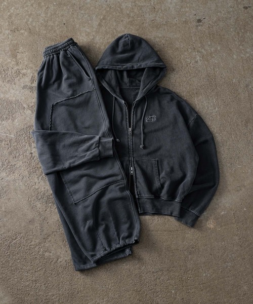 ADAMASTE（アダマスト）の「pigment double zip hoodie