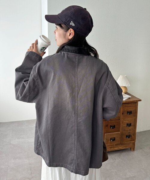 DISCOAT(ディスコート)の「【ユニセックス】Fレザーコントラストカラーカバーオール(カバーオール・レディース・チャコールグレー/ライトベージュ・FREE)」の4枚目の写真