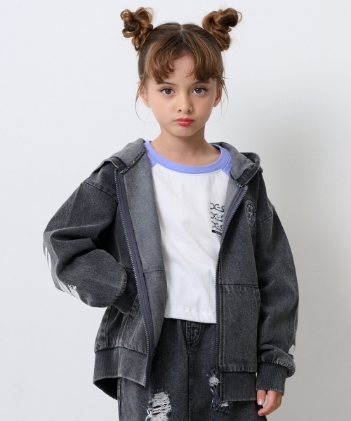 X-girl Stages（エックスガールステージス）の「バックプリントデニムフードブルゾン（ブルゾン・キッズ・ブラック/ブルー・140cm/130cm/100cm/120cm/110cm/90cm）」の2枚目の写真
