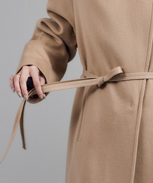 SALON adam et rope'（サロン アダム エ ロペ）の「ピュアカシミヤナロートレンチコート（トレンチコート・レディース・キャメル/チャコールグレー・FREE）」の8枚目の写真