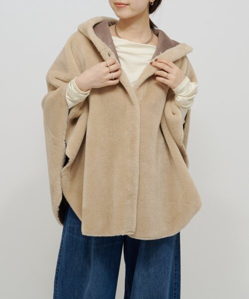 Omekashi（オメカシ）の「ショートファーボンディングポンチョ（ポンチョ・レディース・ベージュ/チャコールグレー・FREE）」の14枚目の写真