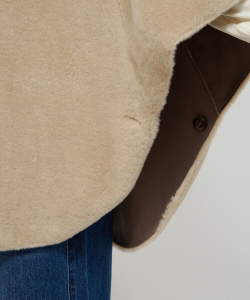 Omekashi（オメカシ）の「ショートファーボンディングポンチョ（ポンチョ・レディース・ベージュ/チャコールグレー・FREE）」の15枚目の写真