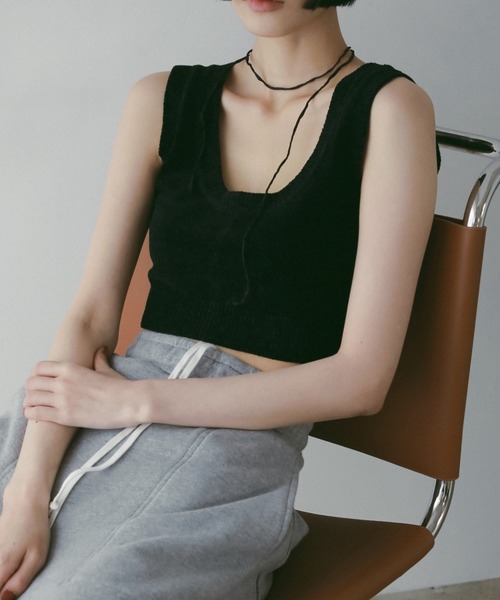 anuke（アンヌーク）の「Velour Knit Tanktop（タンクトップ・レディース・ブルー系その他/ブラック・FREE）」の2枚目の写真