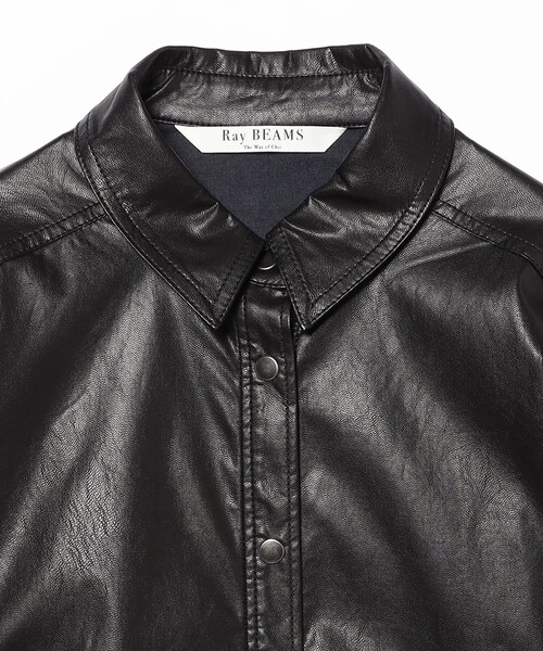 Ray BEAMS（レイビームス）の「フェイクレザー クロップド シャツ（シャツ/ブラウス・レディース・ブラック・ONE SIZE）」の7枚目の写真