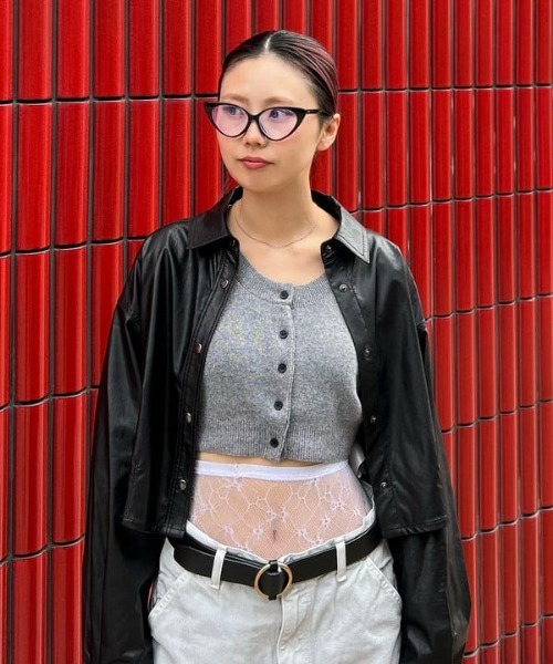 Ray BEAMS（レイビームス）の「フェイクレザー クロップド シャツ（シャツ/ブラウス・レディース・ブラック・ONE SIZE）」の13枚目の写真