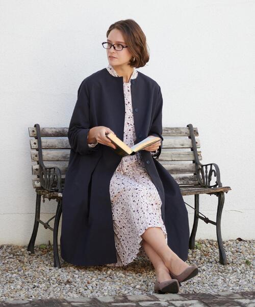 LAURA ASHLEY（ローラアシュレイ）の「【袖裏柄あり】ノーカラーロングコート（ノーカラーコート・レディース・ベージュ/ネイビー・38/40）」の2枚目の写真