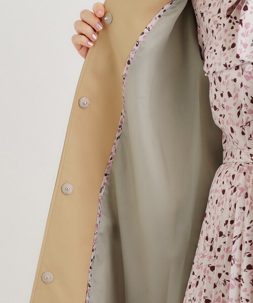 LAURA ASHLEY（ローラアシュレイ）の「【袖裏柄あり】ノーカラーロングコート（ノーカラーコート・レディース・ベージュ/ネイビー・38/40）」の20枚目の写真