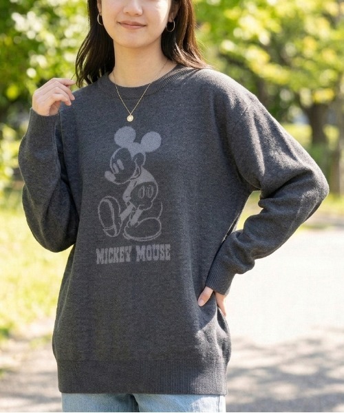 MICKEY MOUSE（ミッキーマウス）の「【DISNEY/ディズニー】ミッキーマウス　ジャガードニットクルーネック（ニット/セーター・レディース・ネイビー/サックスブルー/スミクロ/グレイッシュベージュ・MEDIUM/LARGE）」の2枚目の写真