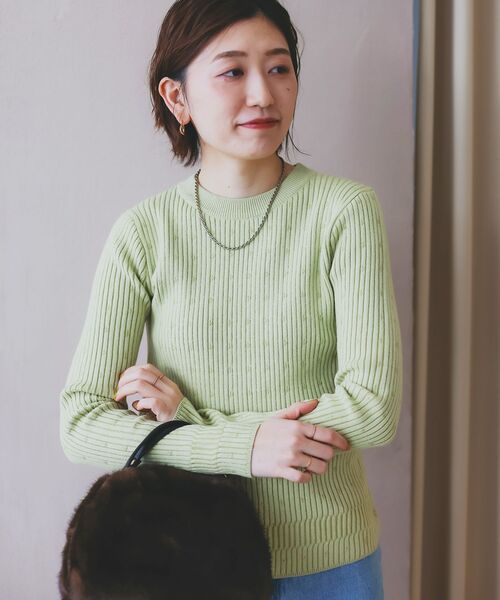 le.coeur blanc(ルクールブラン)の「《WEB限定アイテム》アイレットクルーリブニット(ニット/セーター・レディース・ライトグリーン/アイボリー/ブラック/サックスブルー・38)」の2枚目の写真