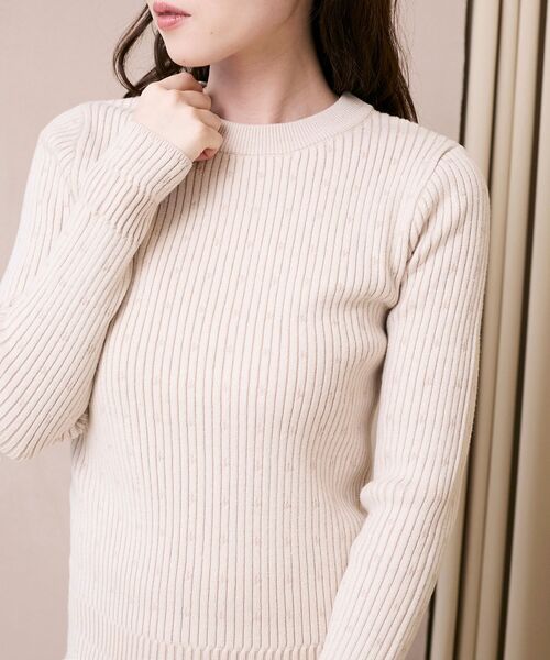 le.coeur blanc(ルクールブラン)の「《WEB限定アイテム》アイレットクルーリブニット(ニット/セーター・レディース・ライトグリーン/アイボリー/ブラック/サックスブルー・38)」の7枚目の写真
