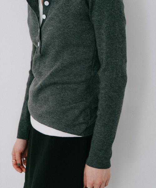 DRWCYS(ドロシーズ)の「フロントボタンレイヤードニット(ニット/セーター・レディース・グレー/ライトグリーン・FREE)」の12枚目の写真