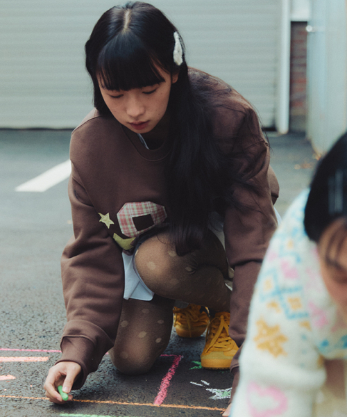 RONRON(ロンロン)の「88 STAR MIXED APPLIQUE SWEATSHIRT BROWN(スウェット・レディース・その他・FREE)」の2枚目の写真