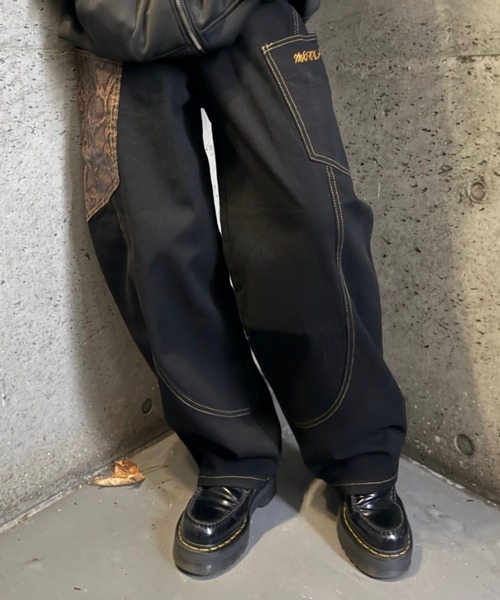 lilful(リルフル)の「スネーク柄フェイクレザーポケットワイドバギーステッチデニムパンツ(デニムパンツ・メンズ・ブラック・L/M)」の16枚目の写真