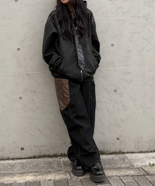 lilful(リルフル)の「スネーク柄フェイクレザーポケットワイドバギーステッチデニムパンツ(デニムパンツ・メンズ・ブラック・L/M)」の13枚目の写真