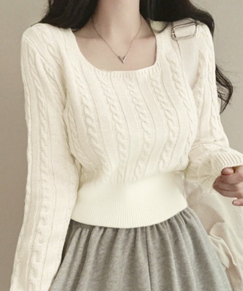VIVID LADY（ビビッドレディー）の「スクエアネック ケーブル編み ウエストボタン ニットトップス（ニット/セーター・レディース・アイボリー/ブラック/ライトブルー/グレー・FREE）」の2枚目の写真