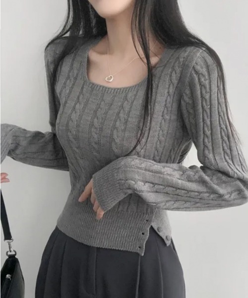 VIVID LADY（ビビッドレディー）の「スクエアネック ケーブル編み ウエストボタン ニットトップス（ニット/セーター・レディース・アイボリー/ブラック/ライトブルー/グレー・FREE）」の6枚目の写真