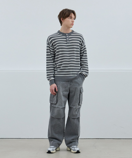 NODU（ノードユー）の「ボタンポイントストライプヘンリーネックラウンドニットTシャツ[グレー]（Tシャツ/カットソー・メンズ・その他・MEDIUM/LARGE）」の2枚目の写真
