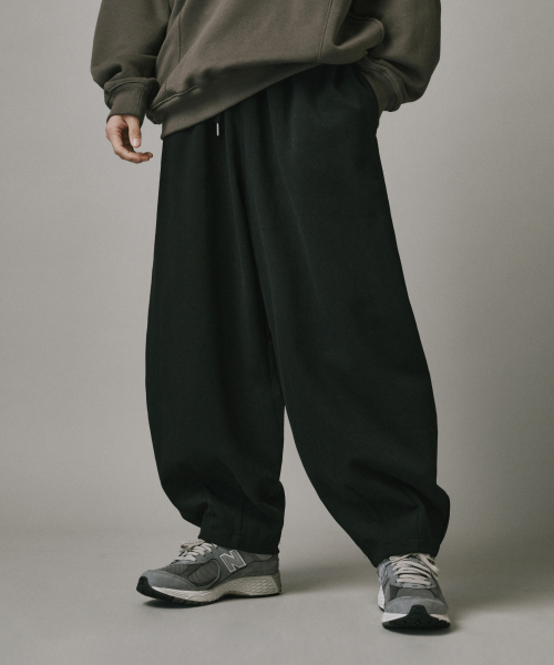 Verdnt（バーダント）の「ダブルジャージーバルーンフィットスウェットパンツ[ブラック]（スウェットパンツ・レディース・ブラック・SMALL/MEDIUM/LARGE/X-LARGE）」の2枚目の写真