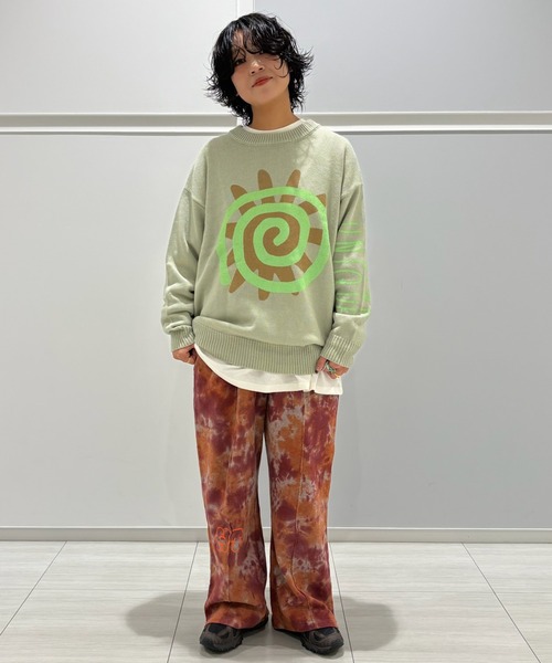 MARKEY'S(マーキーズ)の「クルーネックプリントセーター/おとな(ニット/セーター・レディース・オフホワイト/ブルー/ピンク・160cm)」の5枚目の写真