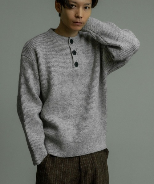 improves（インプローブス）の「ミックスカラー ヘンリーネック ルーズニットプルオーバー（ニット/セーター・メンズ・グレー/ブラウン/ネイビー・MEDIUM/LARGE）」の4枚目の写真
