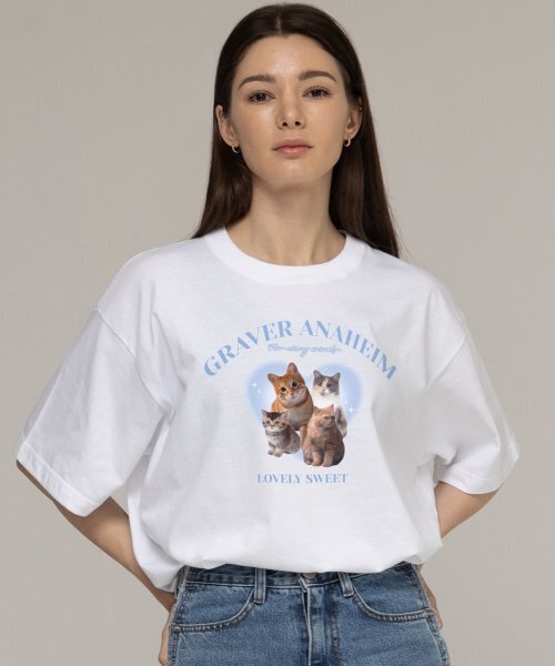 GRAVER（グレーバー）の「[ユニセックス]4 ラブリーキャット半袖Tシャツ_ホワイト（Tシャツ/カットソー・レディース・ホワイト・LARGE/MEDIUM/SMALL/X-LARGE）」の2枚目の写真