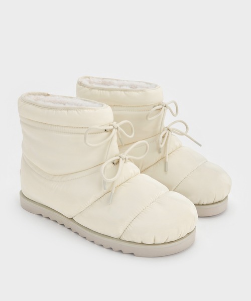 CHARLES & KEITH(チャールズ & キース)の「Egan イーガン ナイロンパフィーパネルド レースアップアンクルブーツ(ブーツ・レディース・オフホワイト/ブラック系その他2・25cm/24.5cm/23.5cm/23cm/25.5cm)」の3枚目の写真