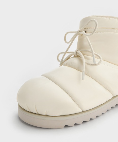 CHARLES & KEITH(チャールズ & キース)の「Egan イーガン ナイロンパフィーパネルド レースアップアンクルブーツ(ブーツ・レディース・オフホワイト/ブラック系その他2・25cm/24.5cm/23.5cm/23cm/25.5cm)」の5枚目の写真