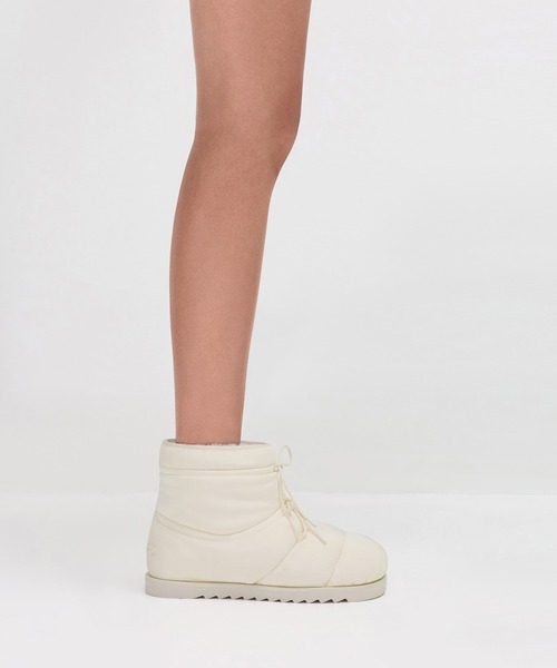 CHARLES & KEITH(チャールズ & キース)の「Egan イーガン ナイロンパフィーパネルド レースアップアンクルブーツ(ブーツ・レディース・オフホワイト/ブラック系その他2・25cm/24.5cm/23.5cm/23cm/25.5cm)」の14枚目の写真