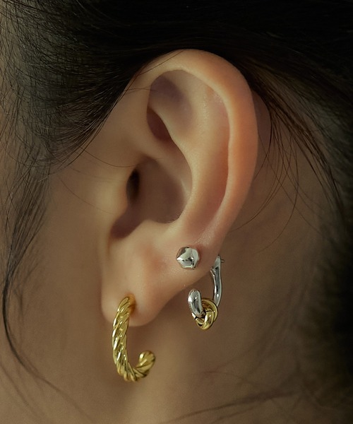 LAPUIS(ラピュイ)の「LAPUIS(ラピュイ) Drop Flow Coil pierced earrings(ピアス(両耳用)・レディース・マルチ/ゴールド・FREE)」の8枚目の写真